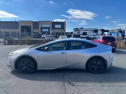 2025 Toyota Prius LE