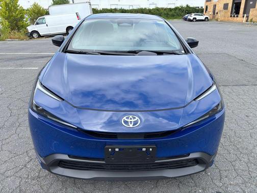 2025 Toyota Prius LE