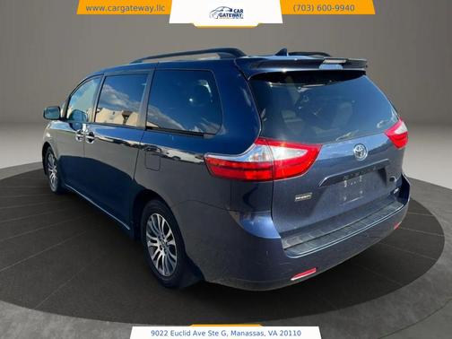 Parisian Night Pearl 2018 Toyota Sienna XLE