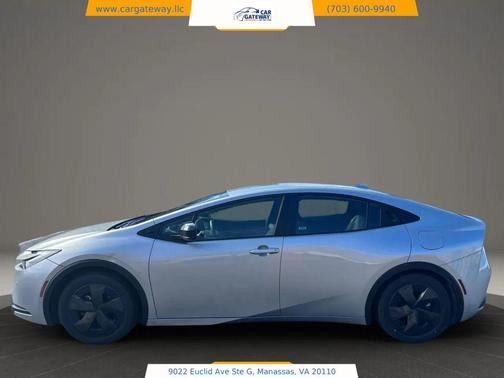 2025 Toyota Prius LE