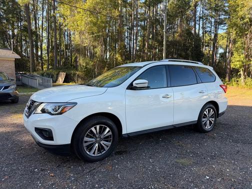 2017 Nissan Pathfinder SV