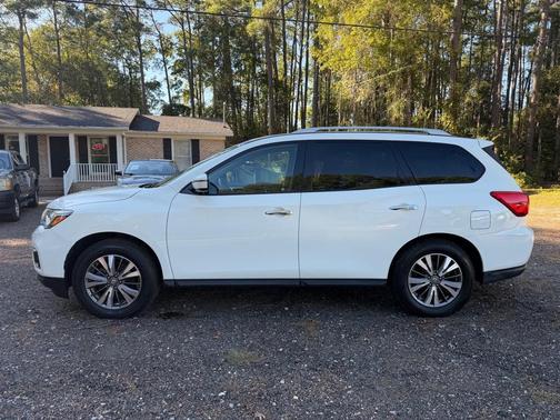 2017 Nissan Pathfinder SV