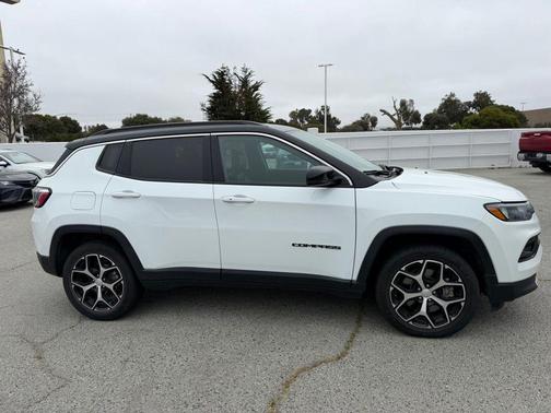 Bright White Clearcoat 2024 Jeep Compass Limited