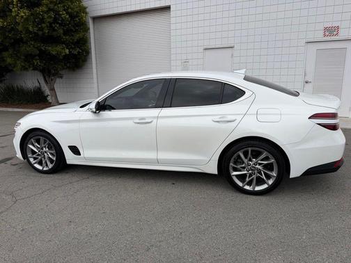 Uyuni White 2022 Genesis G70 2.0T