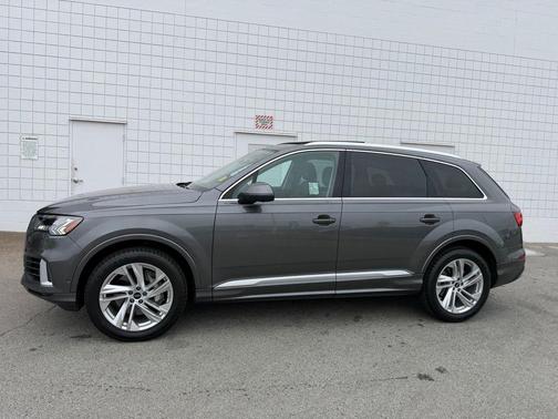 Samurai Gray Metallic 2024 Audi Q7 55 Premium Plus