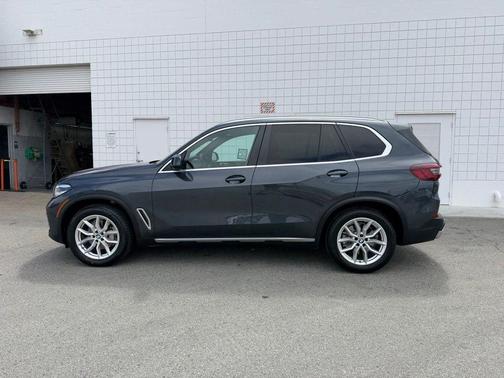 Gray Metallic 2022 BMW X5 sDrive40i