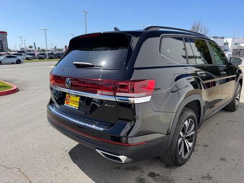 Black 2026 Volkswagen Atlas 2.0T SE
