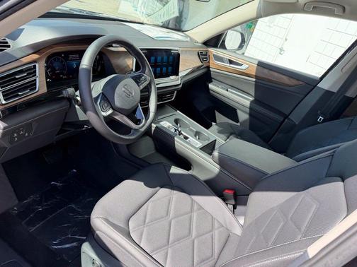Deep Black Pearl Effect 2026 Volkswagen Atlas 2.0T SE