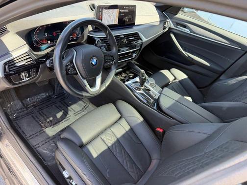Jet Black 2023 BMW 530 i