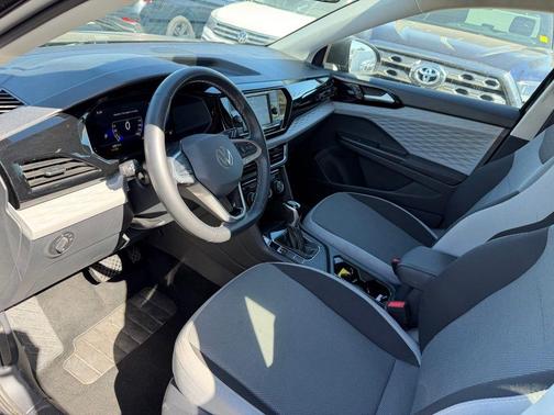 Deep Black Pearl Effect 2024 Volkswagen Taos 1.5T S
