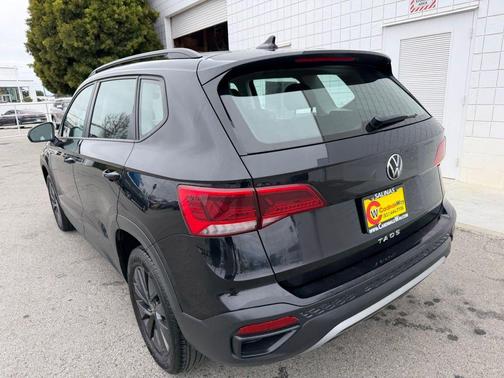 Deep Black Pearl Effect 2024 Volkswagen Taos 1.5T S