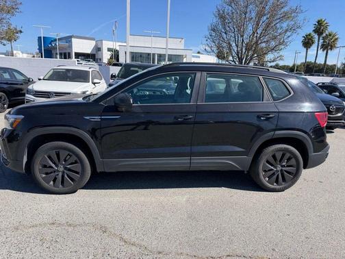 Deep Black Pearl Effect 2024 Volkswagen Taos 1.5T S