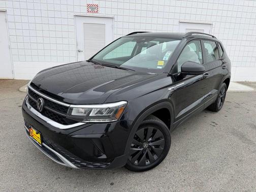 Deep Black Pearl Effect 2024 Volkswagen Taos 1.5T S
