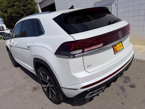 White Pearl 2026 Volkswagen Atlas Cross Sport 2.0T SEL Premium R-Line