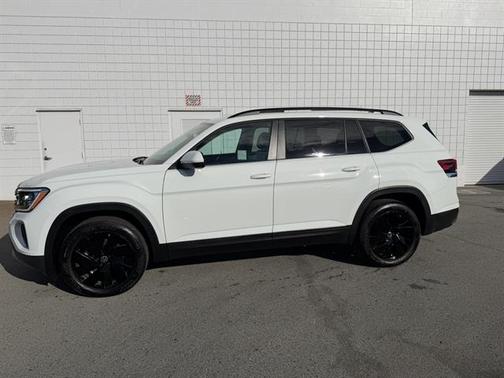 2025 Volkswagen Atlas 2.0T SE