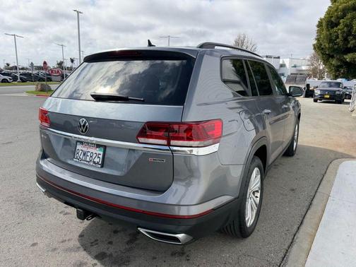 Platinum Gray Metallic 2022 Volkswagen Atlas 3.6L SE w/Technology