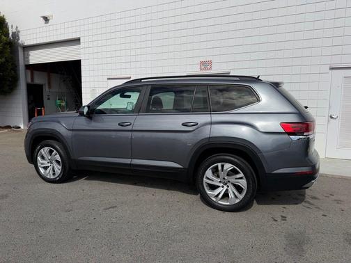 Platinum Gray Metallic 2022 Volkswagen Atlas 3.6L SE w/Technology