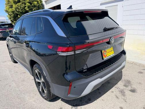 Black 2026 Volkswagen Tiguan 2.0T SE