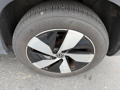 Platinum Gray Metallic 2024 Volkswagen Taos 1.5T S