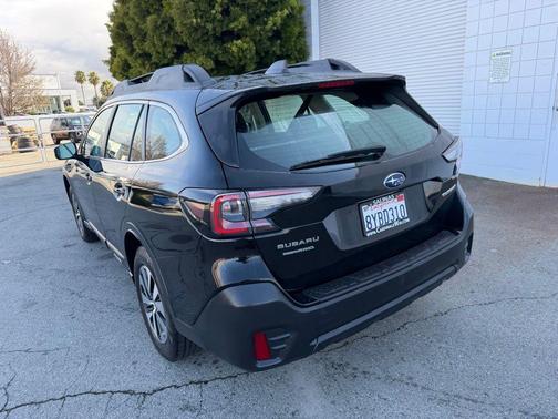 Crystal Black Silica 2022 Subaru Outback