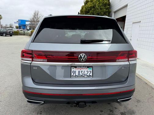 Platinum Gray Metallic 2024 Volkswagen Atlas 2.0T SE