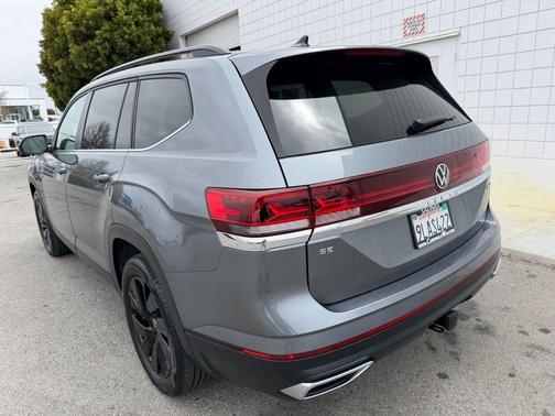 Platinum Gray Metallic 2024 Volkswagen Atlas 2.0T SE