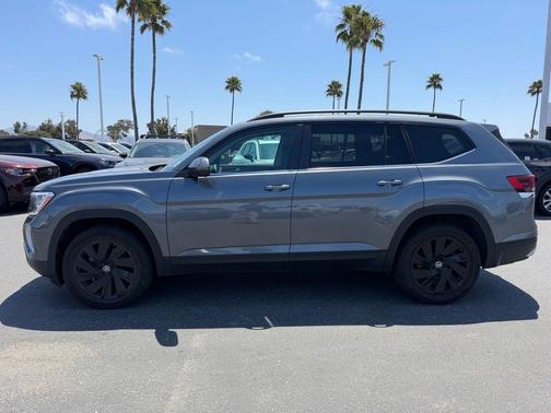 Platinum Gray Metallic 2024 Volkswagen Atlas 2.0T SE