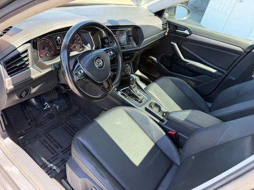 Platinum Gray Metallic 2019 Volkswagen Jetta 1.4T SE