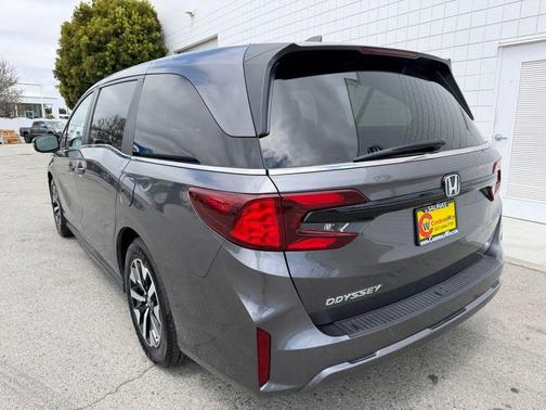 Modern Steel Metallic 2025 Honda Odyssey EX-L