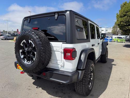 Bright White Clearcoat 2025 Jeep Wrangler Rubicon