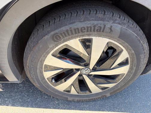 Pure Gray 2023 Volkswagen ID.4 Pro