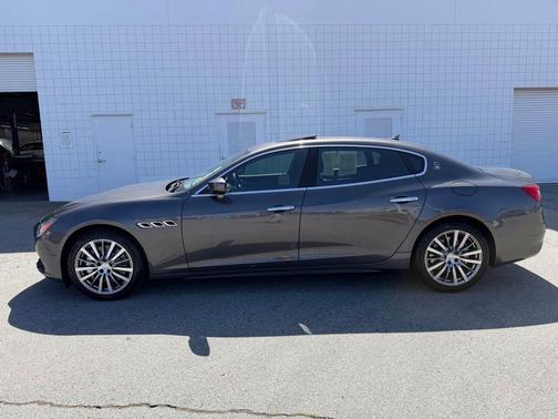 Gray 2018 Maserati Quattroporte S Q4