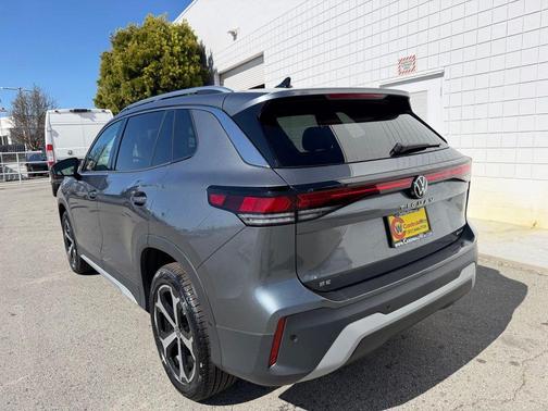 Platinum Gray Metallic 2026 Volkswagen Tiguan 2.0T SE