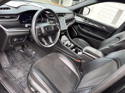 Diamond Black 2022 Jeep Grand Cherokee L Laredo