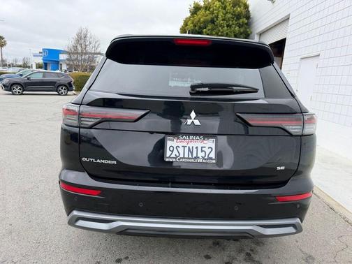 Silver 2025 Mitsubishi Outlander SE