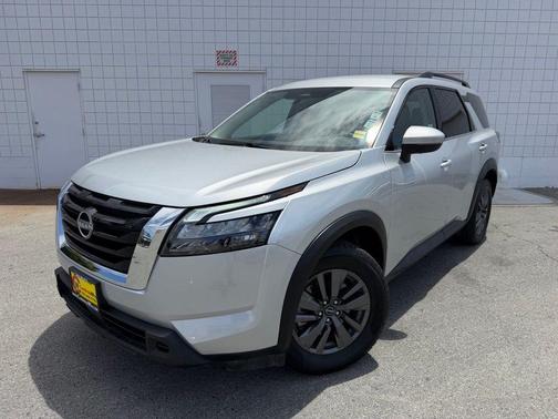 Brilliant Silver Metallic 2025 Nissan Pathfinder SV