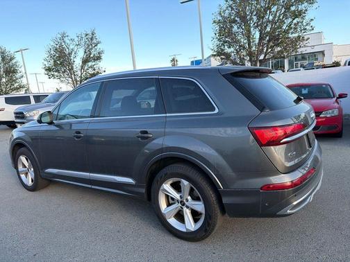Samurai Gray Metallic 2024 Audi Q7 45 Premium Plus
