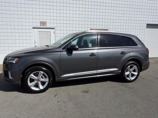Samurai Gray Metallic 2024 Audi Q7 45 Premium Plus