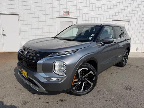 Gray 2024 Mitsubishi Outlander SE