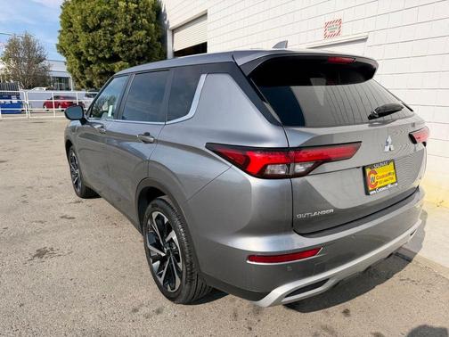 Gray 2024 Mitsubishi Outlander SE