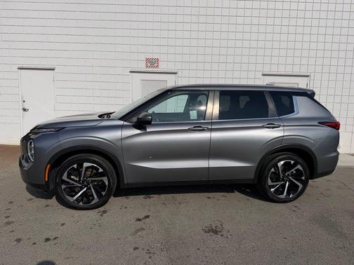 Gray 2024 Mitsubishi Outlander SE