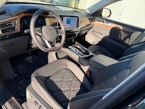 2025 Volkswagen Atlas 2.0T SE