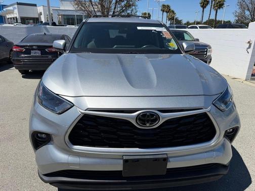 Celestial Silver Metallic 2022 Toyota Highlander LE
