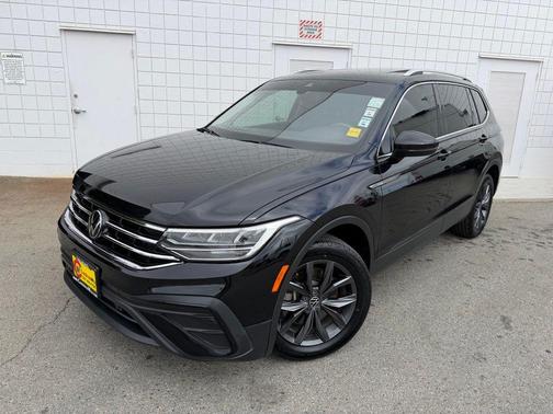 Deep Black Pearl Effect 2022 Volkswagen Tiguan 2.0T SE