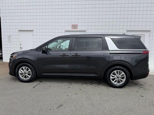 Metal 2024 Kia Carnival LX