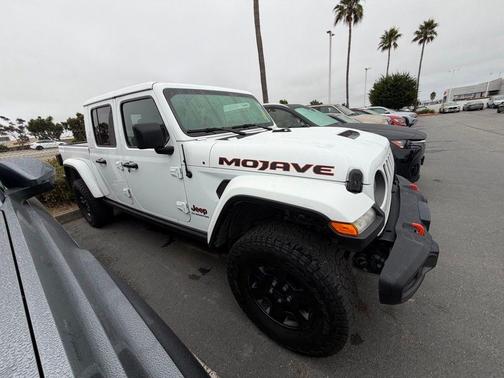 Bright White Clearcoat 2021 Jeep Gladiator Mojave
