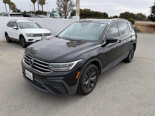 Deep Black Pearl Effect 2023 Volkswagen Tiguan 2.0T SE
