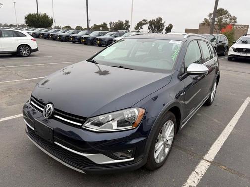 Night Blue Metallic 2017 Volkswagen Golf Alltrack TSI S