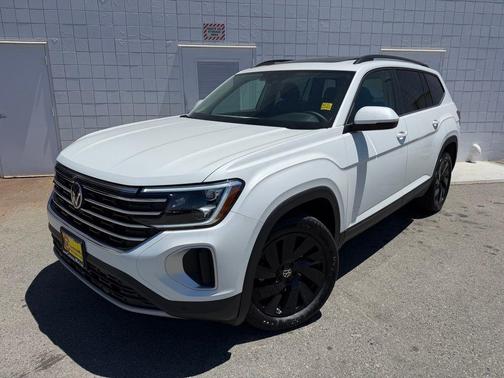 White Pearl 2026 Volkswagen Atlas 2.0T SE W/TECHNOLOGY