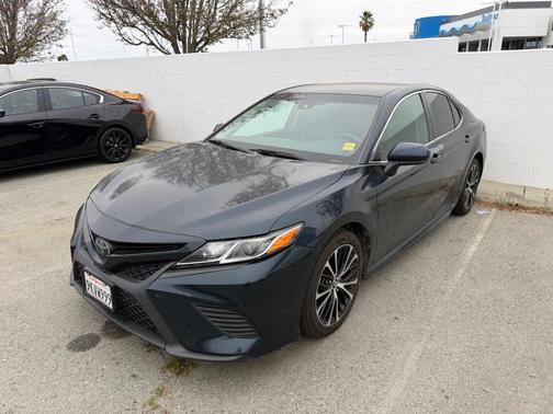 Aqua 2018 Toyota Camry SE